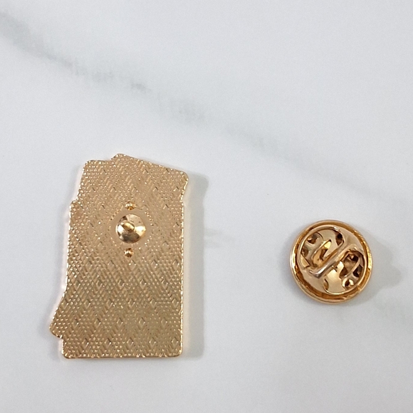 Passport Enamel Pin, Brooch, NEW - Picture 4 of 4